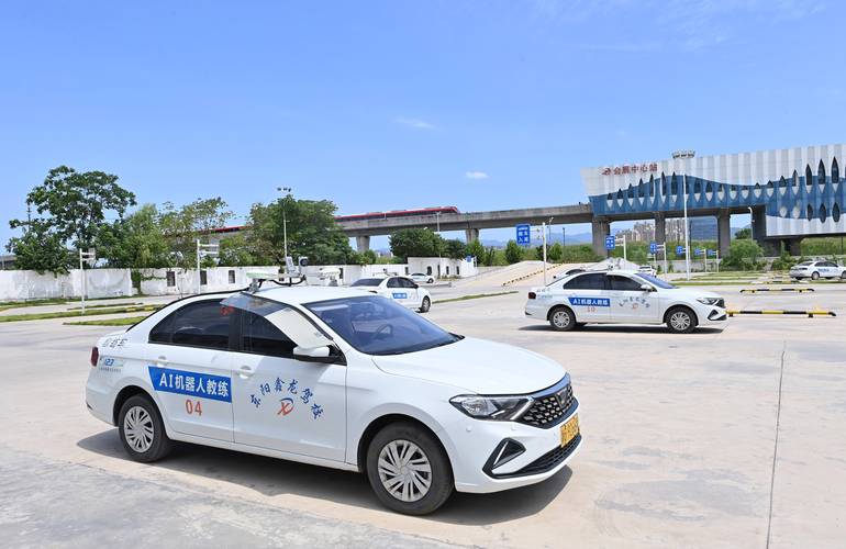 智绘中国·一招鲜丨“AI教练”坐副驾 南部驾校学员这样学车